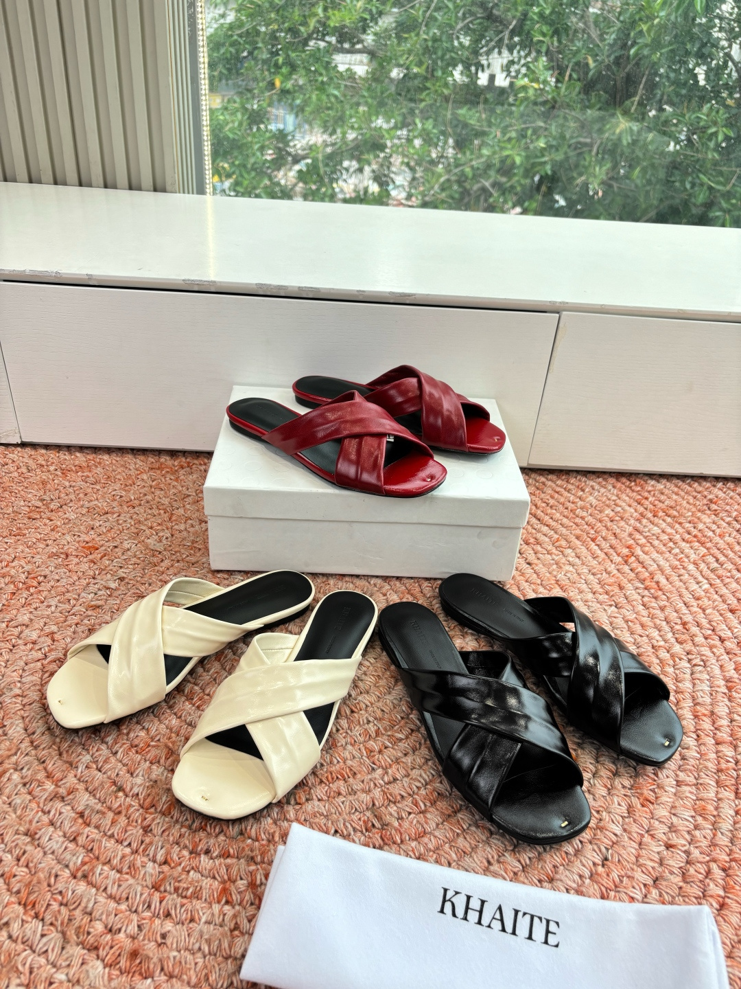 🌾G213新款khaite平底方头穆勒凉鞋简单设计又高级，V字造型设计性感优雅气质，夏天搭配裙子 短裤都