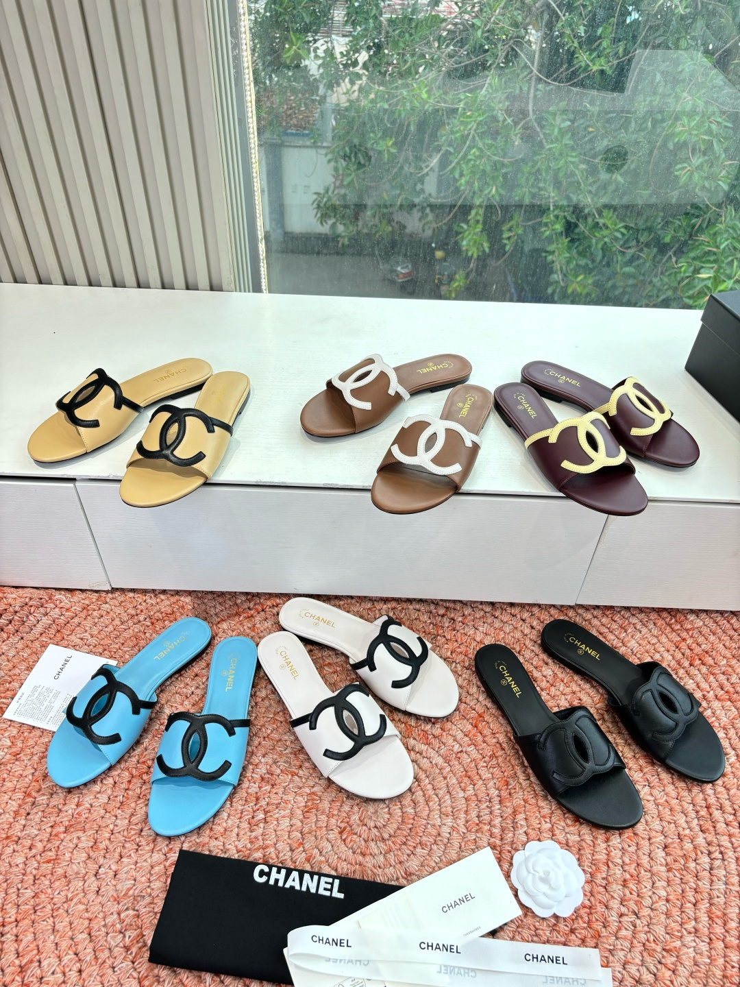 🌾G318😀CHANE*｜小香2026走秀款拖鞋凉鞋大方头平底当巴黎大皇宫的秀场灯光聚焦于足尖这双走秀款