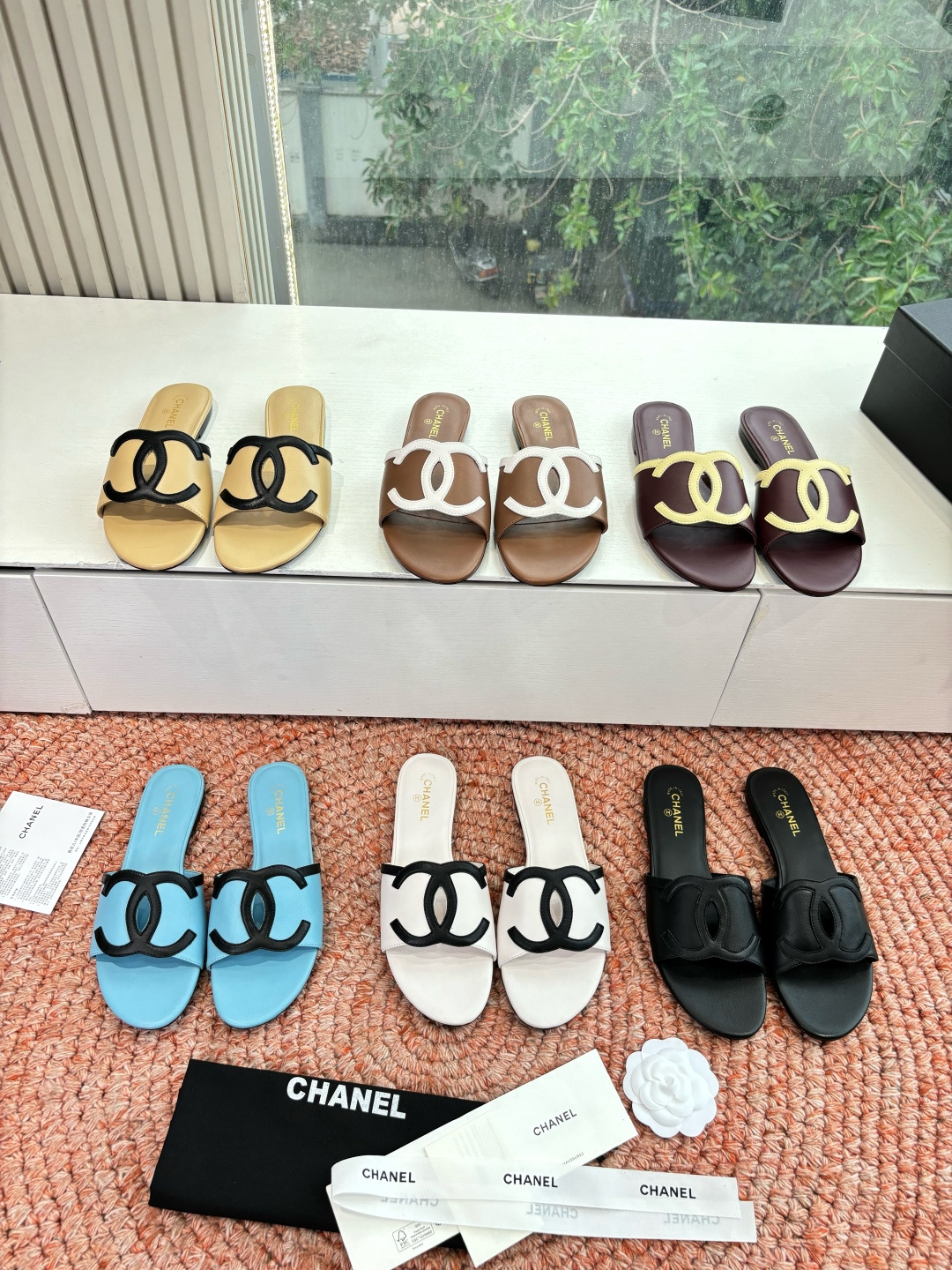 🌾G318😀CHANE*｜小香2026走秀款拖鞋凉鞋大方头平底当巴黎大皇宫的秀场灯光聚焦于足尖这双走秀款