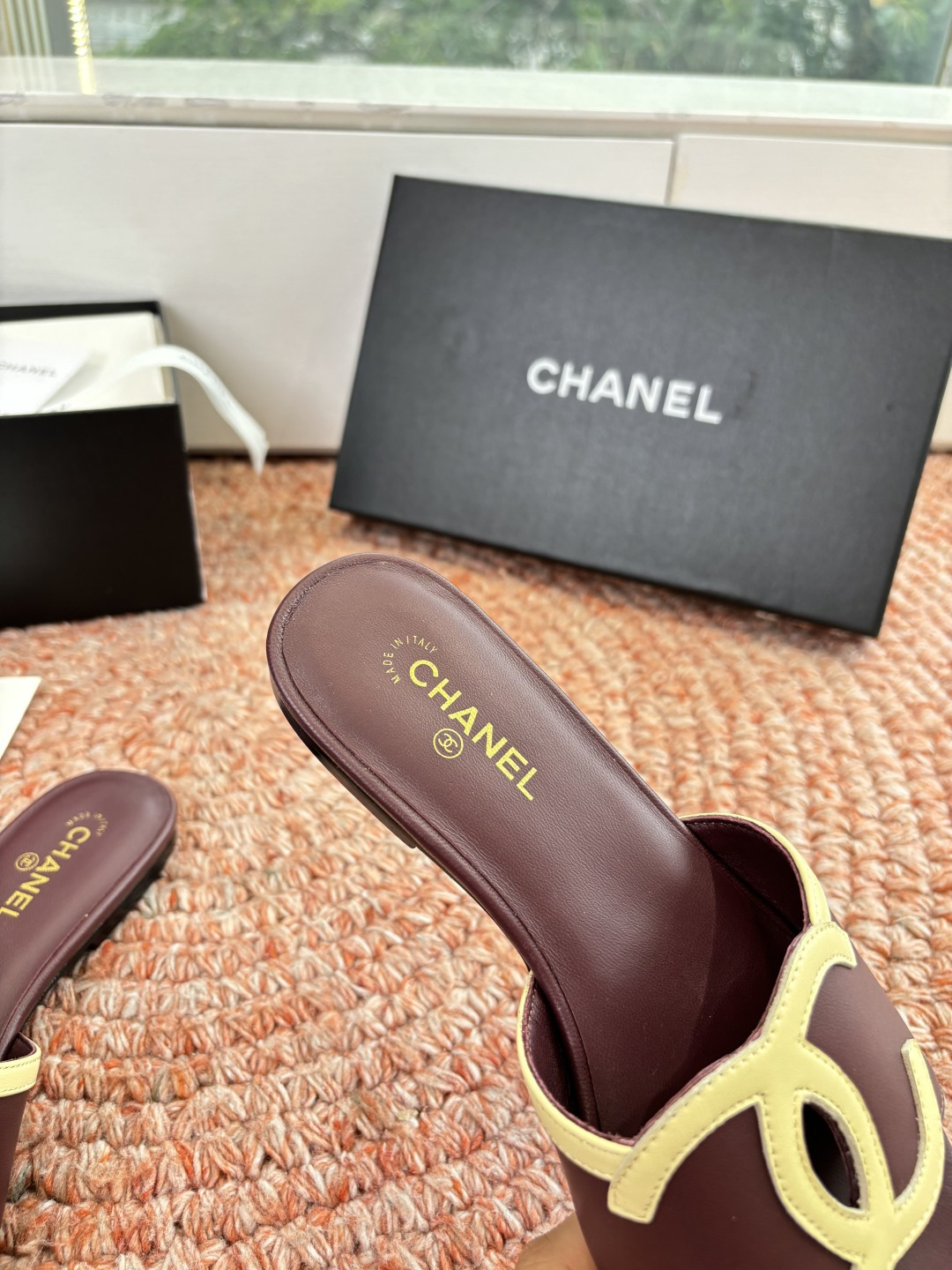 🌾G318😀CHANE*｜小香2026走秀款拖鞋凉鞋大方头平底当巴黎大皇宫的秀场灯光聚焦于足尖这双走秀款