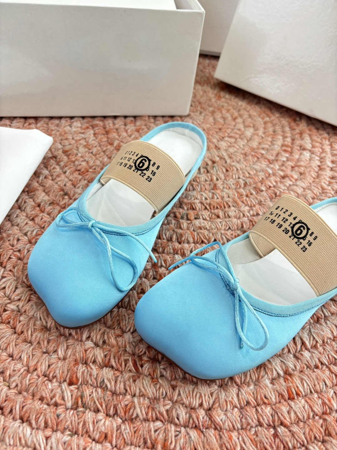 🌾G077代购级别2026Maison Margie*马吉拉•分趾粗跟平底复古玛丽珍娃娃头苹果头芭蕾舞指