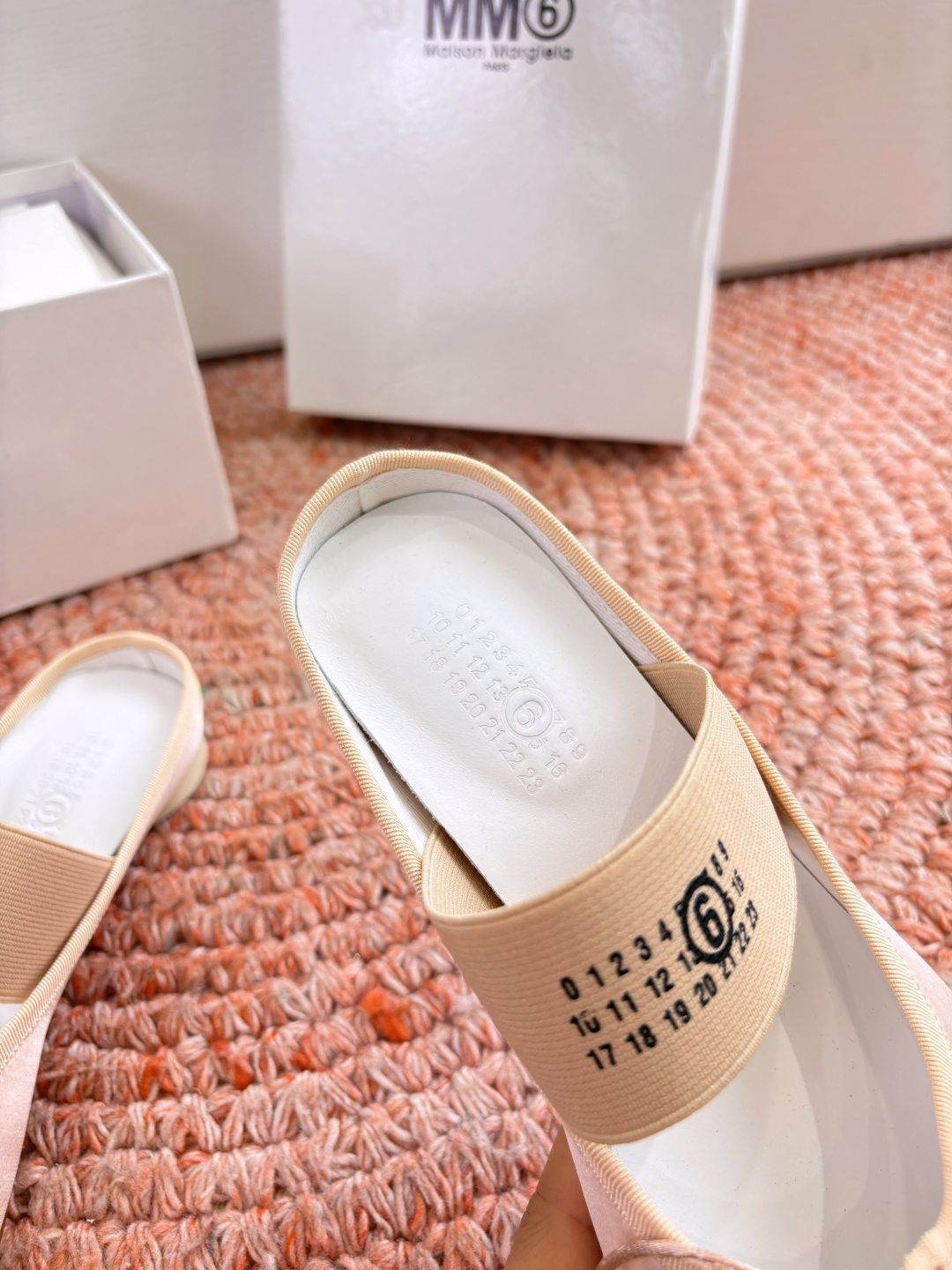 🌾G077代购级别2026Maison Margie*马吉拉•分趾粗跟平底复古玛丽珍娃娃头苹果头芭蕾舞指