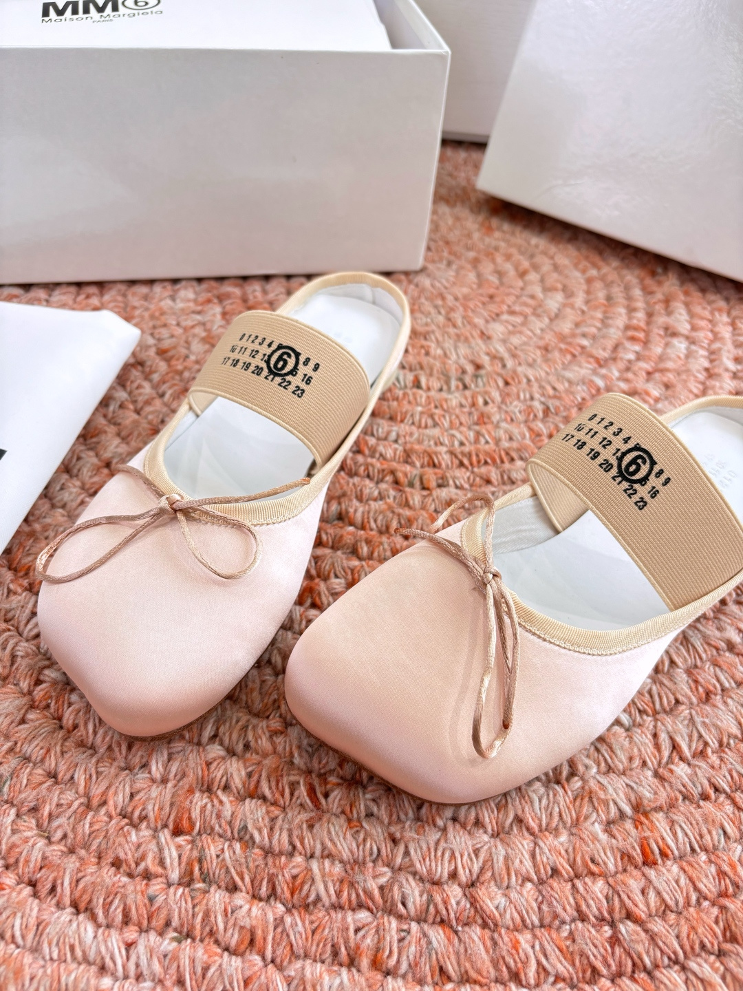 🌾G077代购级别2026Maison Margie*马吉拉•分趾粗跟平底复古玛丽珍娃娃头苹果头芭蕾舞指