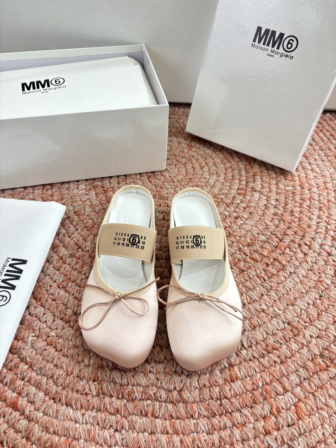 🌾G077代购级别2026Maison Margie*马吉拉•分趾粗跟平底复古玛丽珍娃娃头苹果头芭蕾舞指