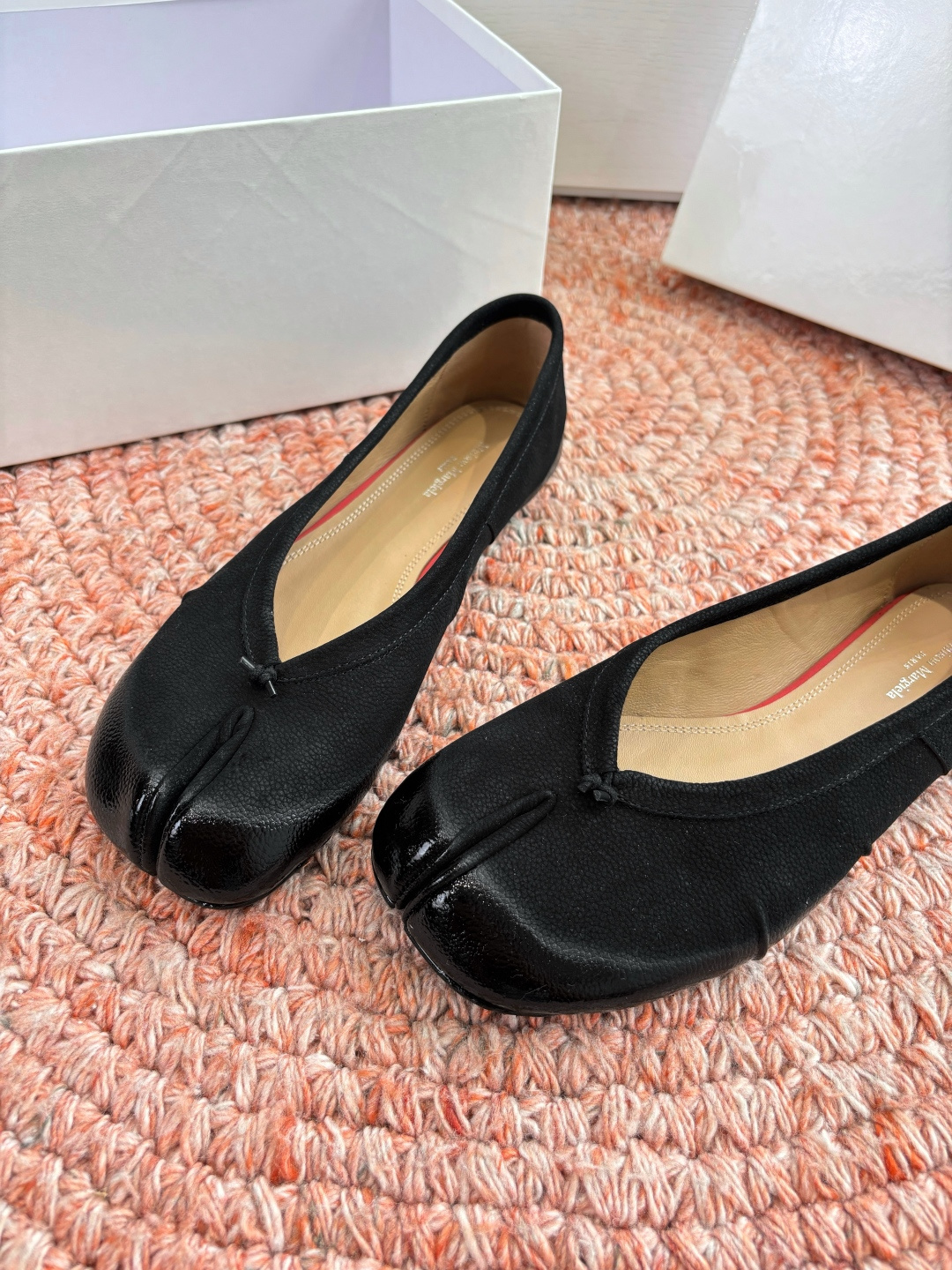 🌾G077代购级别2026 5Maison Margie马吉拉•分趾粗跟平底复古玛丽珍娃娃头苹果头芭蕾舞