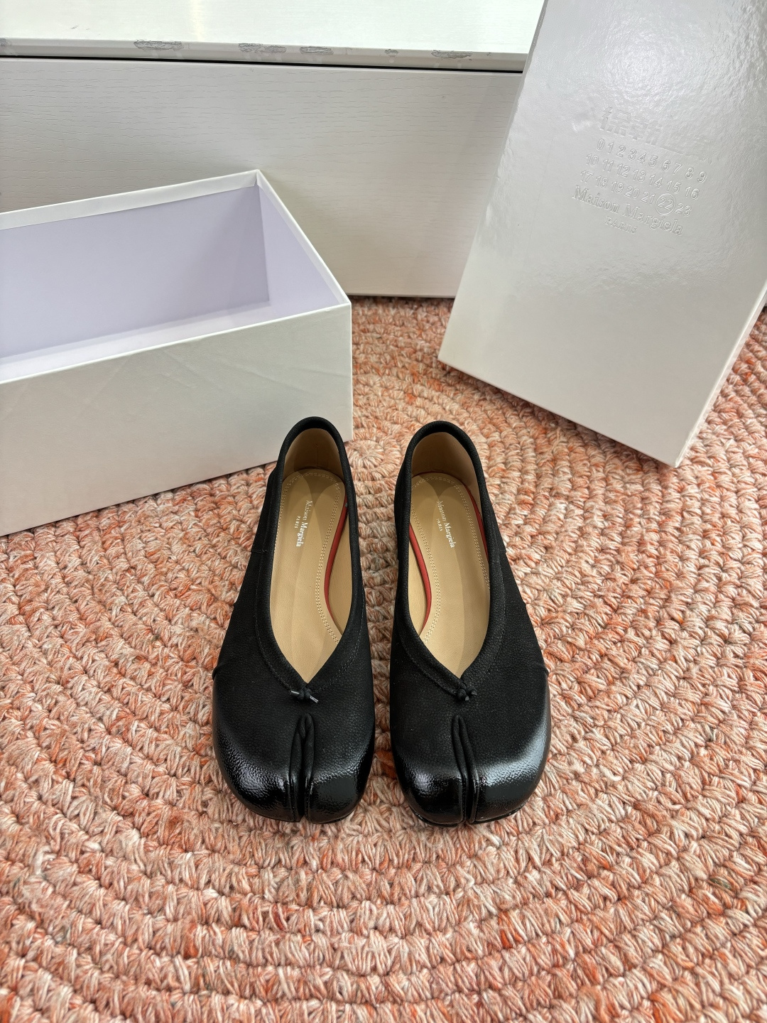 🌾G077代购级别2026 5Maison Margie马吉拉•分趾粗跟平底复古玛丽珍娃娃头苹果头芭蕾舞