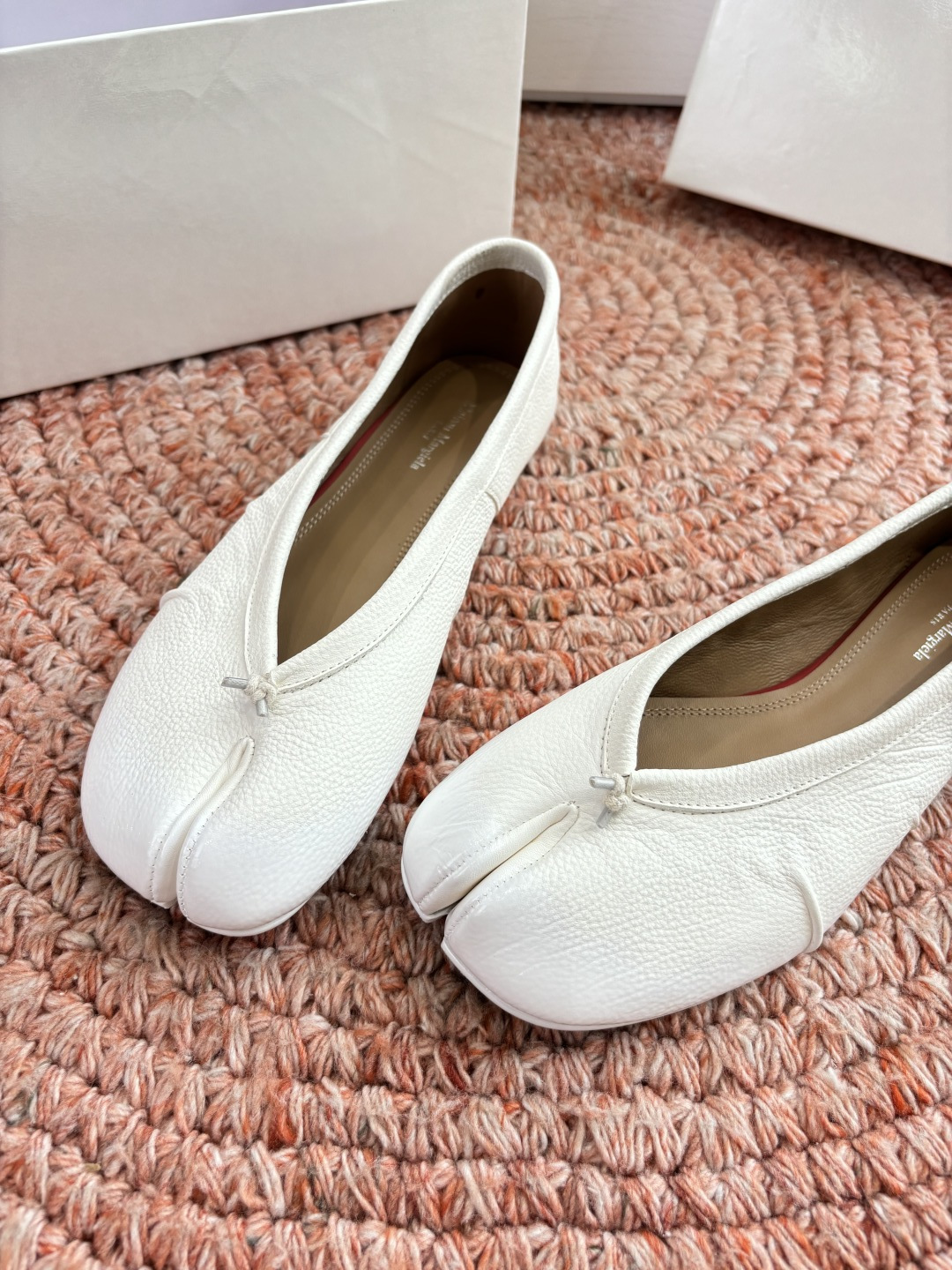 🌾G077代购级别2026 5Maison Margie马吉拉•分趾粗跟平底复古玛丽珍娃娃头苹果头芭蕾舞