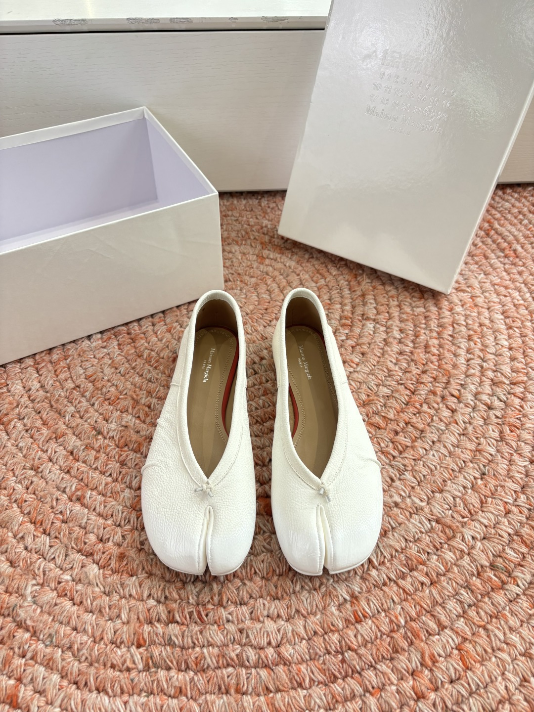 🌾G077代购级别2026 5Maison Margie马吉拉•分趾粗跟平底复古玛丽珍娃娃头苹果头芭蕾舞