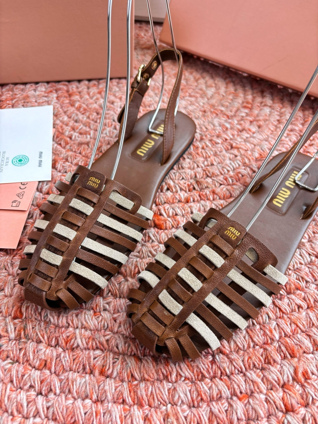🌾G0286代购级独家上新Miu Miu2026牛皮半拖Zp开发 手工羊皮编织麻花菱格平底拖鞋秒杀市面版