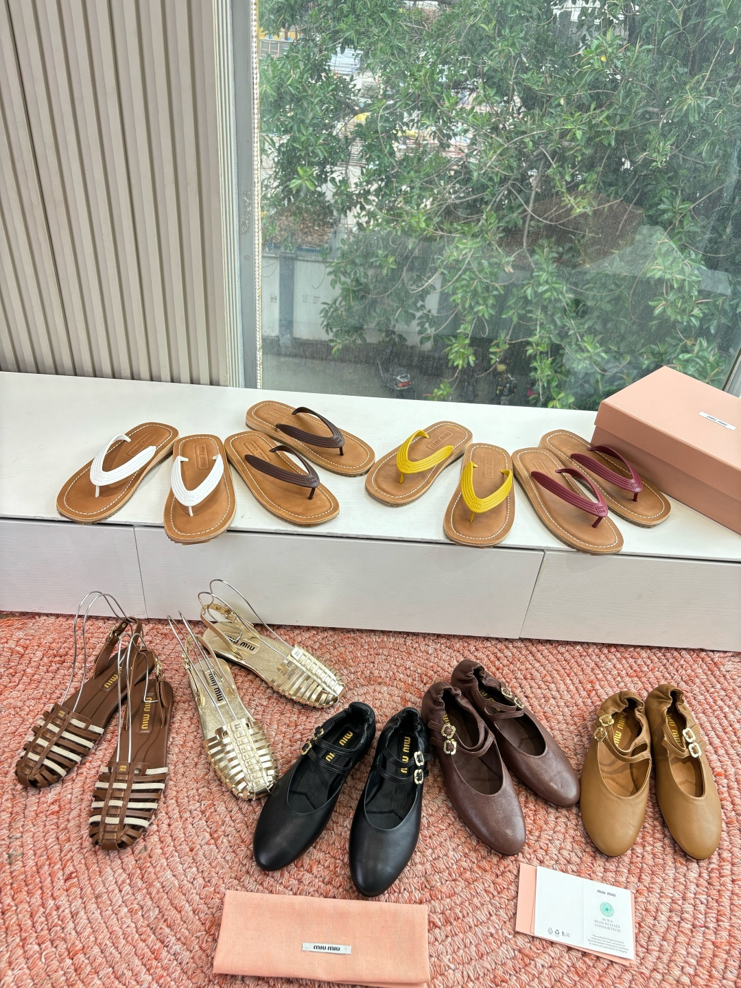 🌾G009 Miu 26ss 春夏季走秀款 夹趾凉鞋 最新款 夹趾徽标女士夏季拖鞋 ，全胎牛皮 材质 ，