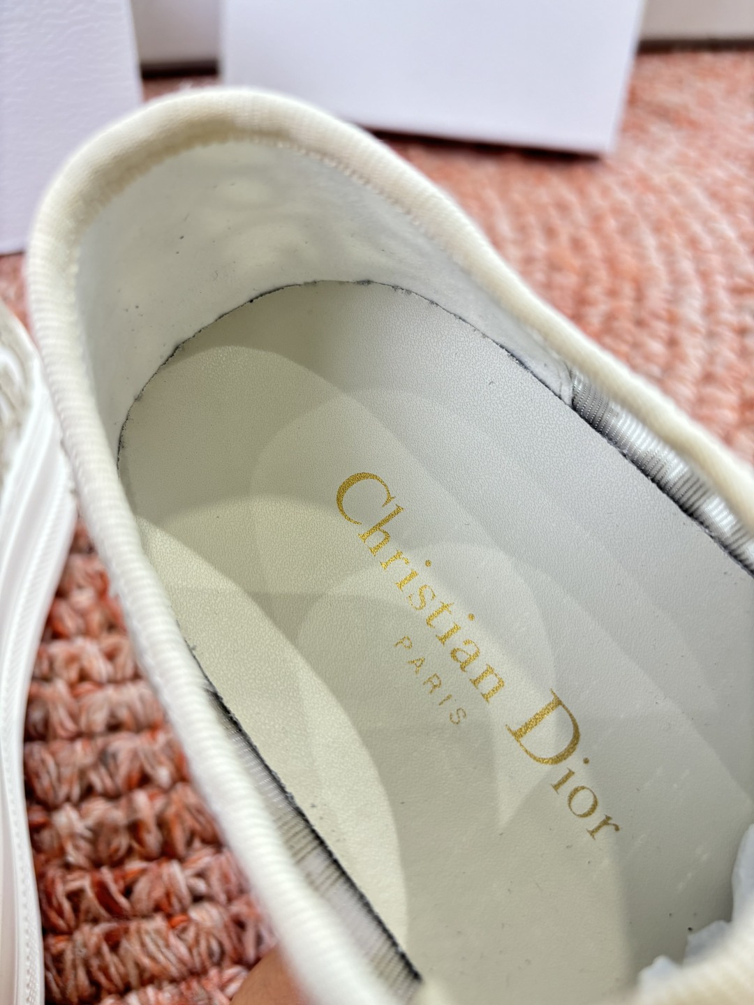 🌾代购级G0133C'est Dior 迪奥 新色休闲运动鞋‘以牛皮革刺绣五角星设计轻盈透气。侧边的CD