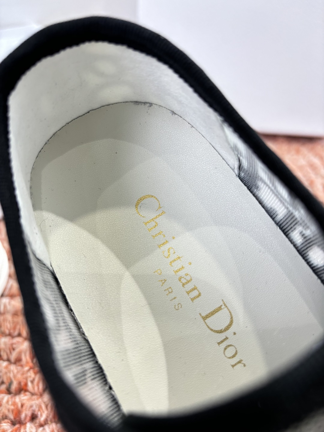 🌾代购级G0133C'est Dior 迪奥 新色休闲运动鞋‘以牛皮革刺绣五角星设计轻盈透气。侧边的CD