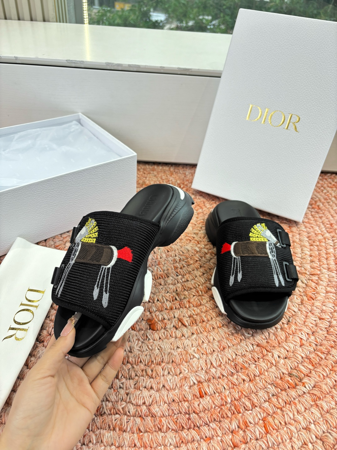 🌾代购级G133𝐃𝐢𝐎𝐑 #迪奥2026早春新款一眼就想要的一字带拖鞋凉鞋简单大方‘低调奢华！配上醒目的