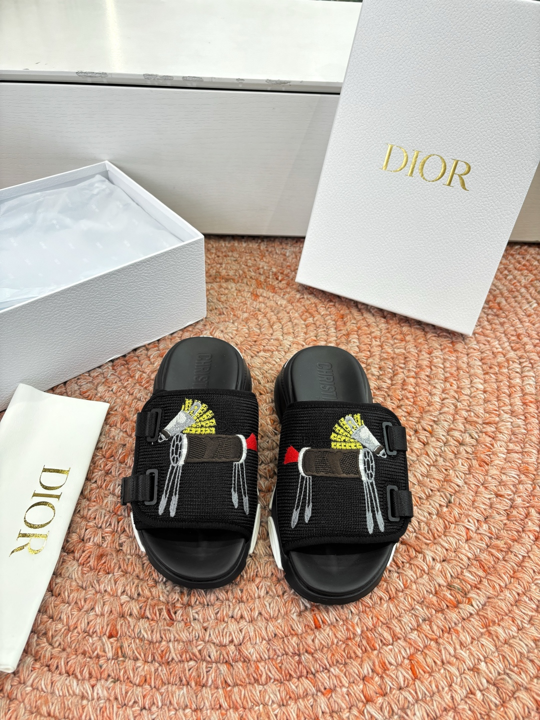 🌾代购级G133𝐃𝐢𝐎𝐑 #迪奥2026早春新款一眼就想要的一字带拖鞋凉鞋简单大方‘低调奢华！配上醒目的