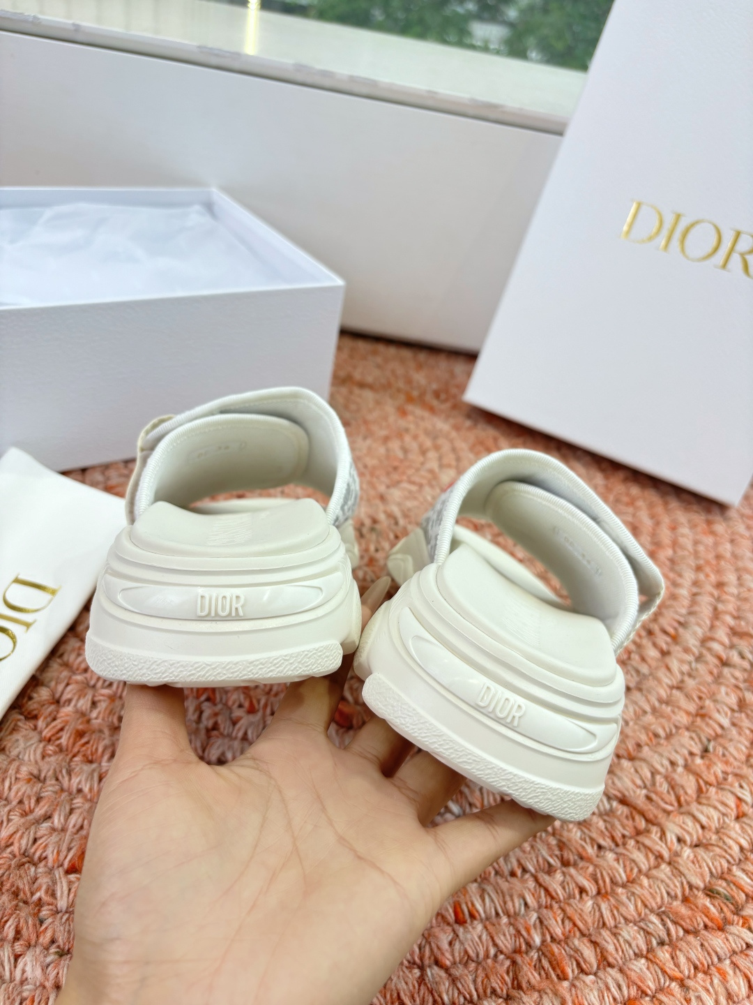 🌾代购级G133𝐃𝐢𝐎𝐑 #迪奥2026早春新款一眼就想要的一字带拖鞋凉鞋简单大方‘低调奢华！配上醒目的