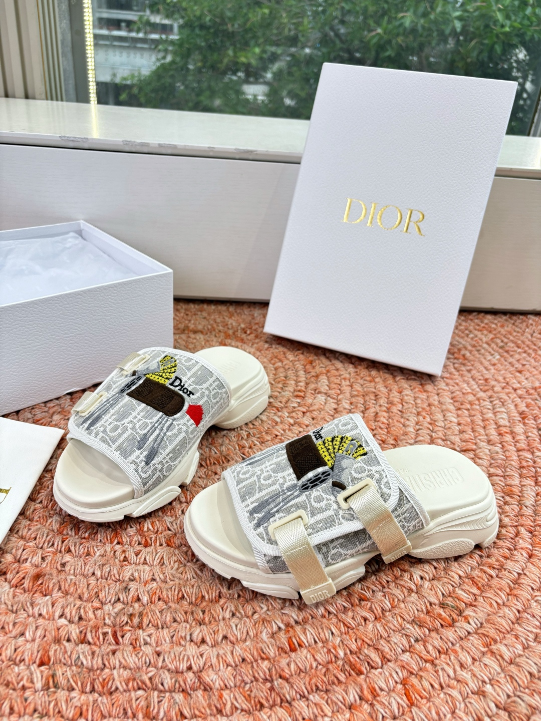 🌾代购级G133𝐃𝐢𝐎𝐑 #迪奥2026早春新款一眼就想要的一字带拖鞋凉鞋简单大方‘低调奢华！配上醒目的