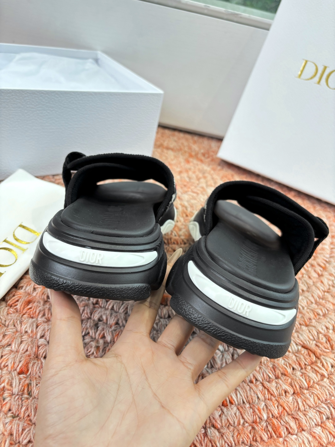 🌾代购级G133𝐃𝐢𝐎𝐑 #迪奥2026早春新款一眼就想要的一字带拖鞋凉鞋简单大方‘低调奢华！配上醒目的