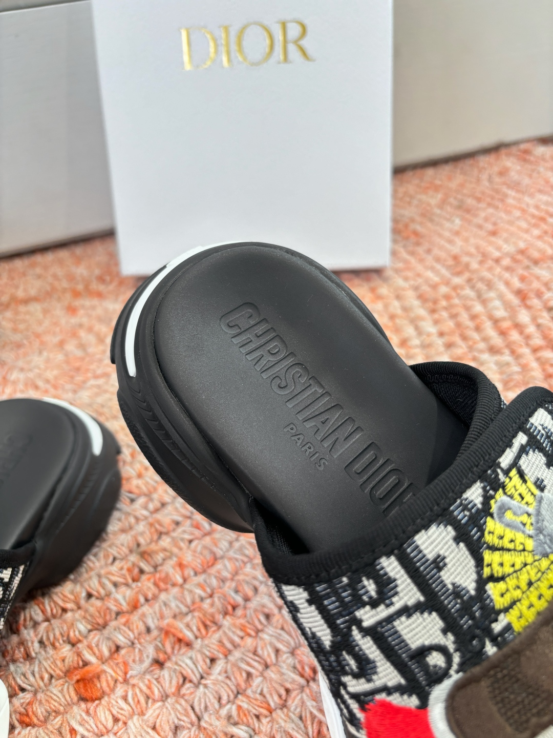 🌾代购级G133𝐃𝐢𝐎𝐑 #迪奥2026早春新款一眼就想要的一字带拖鞋凉鞋简单大方‘低调奢华！配上醒目的