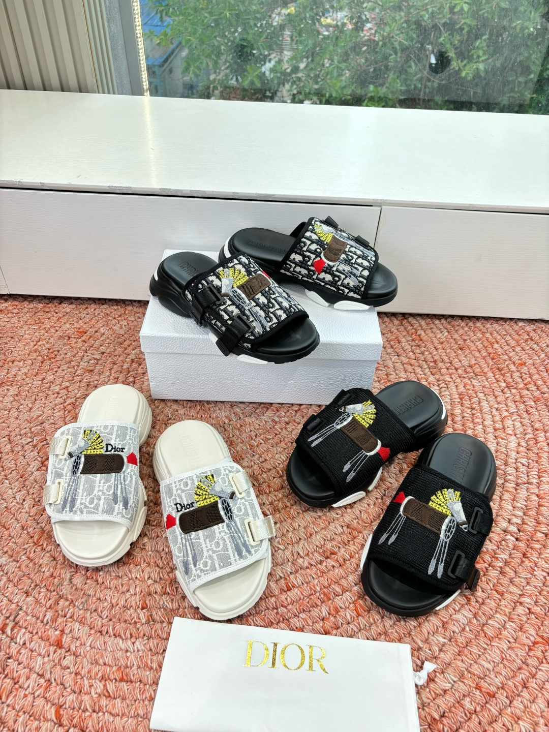 🌾代购级G133𝐃𝐢𝐎𝐑 #迪奥2026早春新款一眼就想要的一字带拖鞋凉鞋简单大方‘低调奢华！配上醒目的