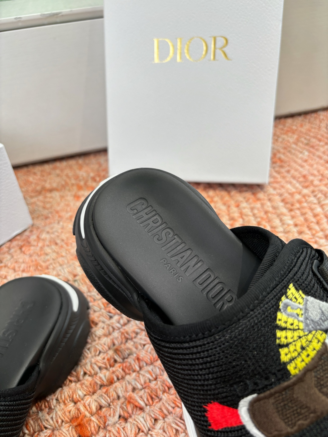 🌾代购级G133𝐃𝐢𝐎𝐑 #迪奥2026早春新款一眼就想要的一字带拖鞋凉鞋简单大方‘低调奢华！配上醒目的