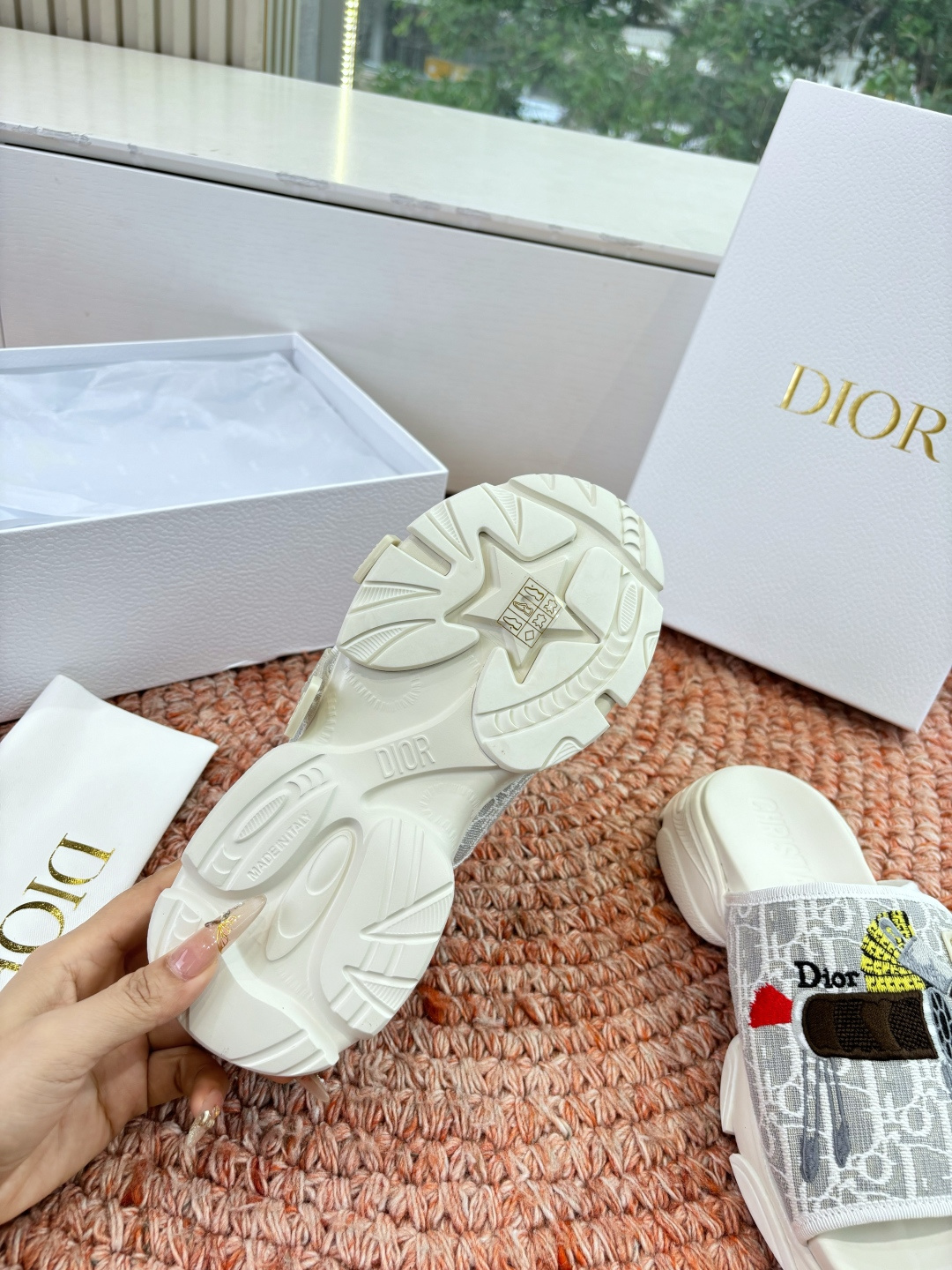 🌾代购级G133𝐃𝐢𝐎𝐑 #迪奥2026早春新款一眼就想要的一字带拖鞋凉鞋简单大方‘低调奢华！配上醒目的