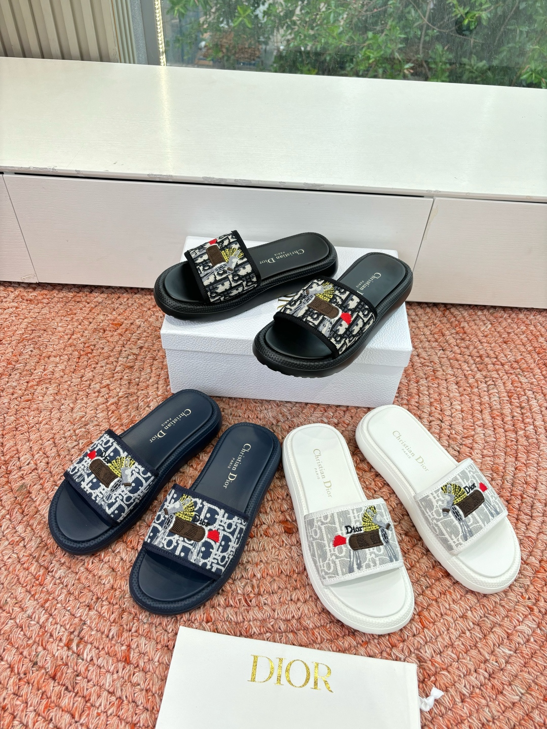 🌾代购级G133𝐃𝐢𝐎𝐑 #迪奥2026早春新款一眼就想要的一字带拖鞋凉鞋简单大方‘低调奢华！配上醒目的