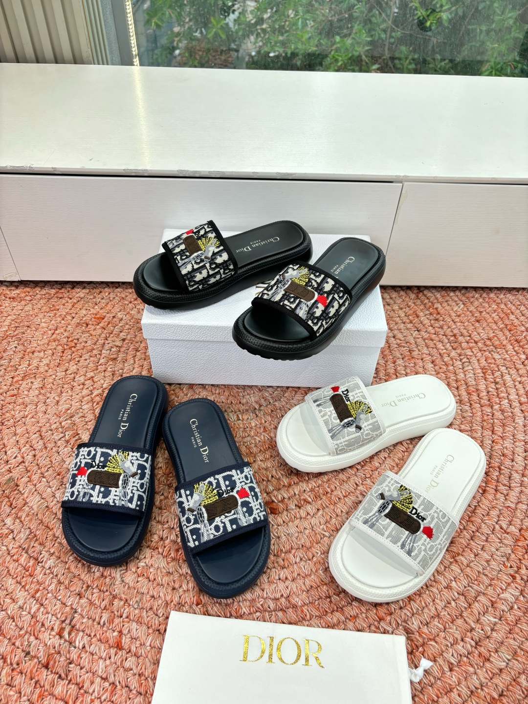 🌾代购级G133𝐃𝐢𝐎𝐑 #迪奥2026早春新款一眼就想要的一字带拖鞋凉鞋简单大方‘低调奢华！配上醒目的