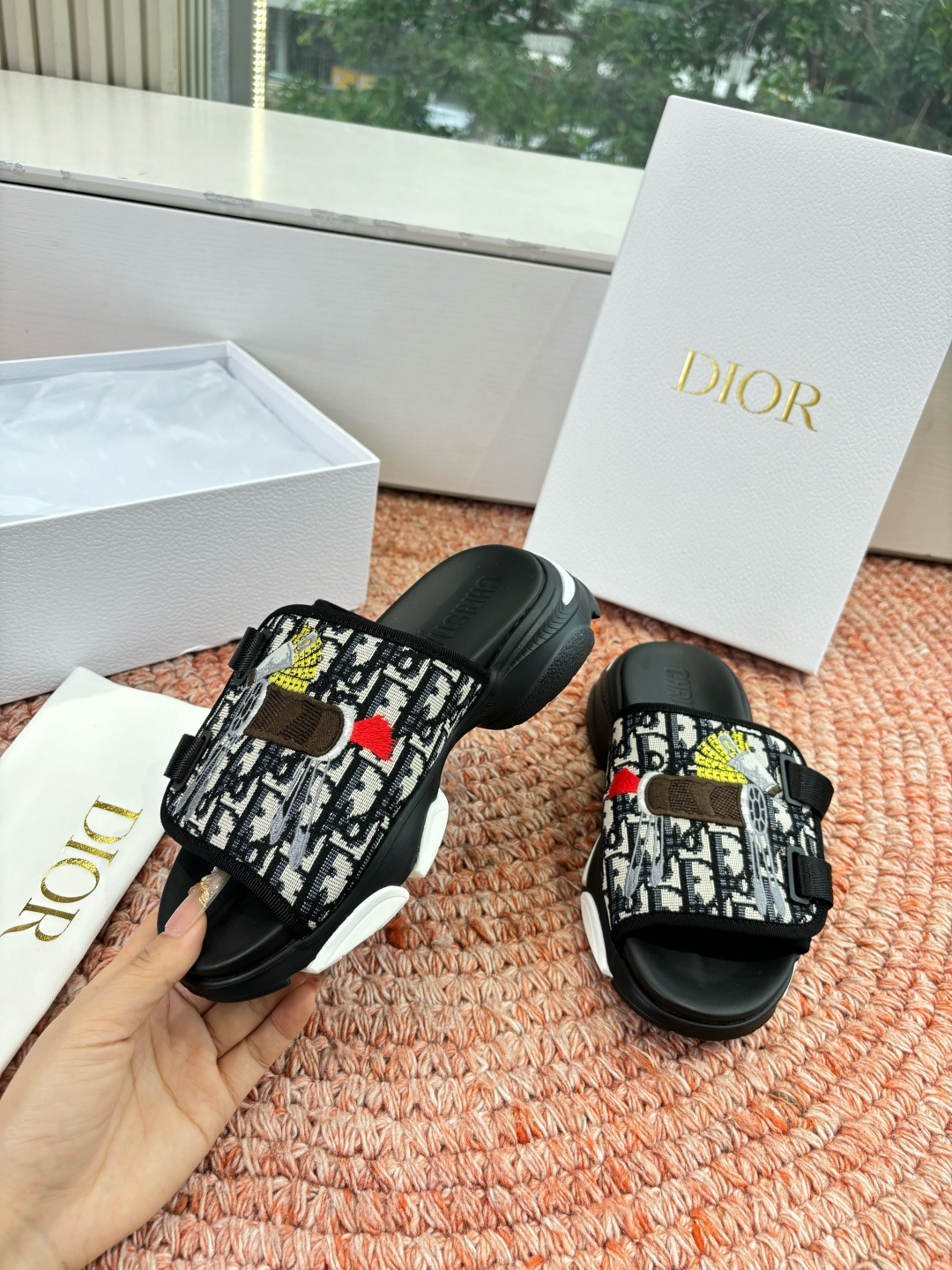 🌾代购级G133𝐃𝐢𝐎𝐑 #迪奥2026早春新款一眼就想要的一字带拖鞋凉鞋简单大方‘低调奢华！配上醒目的