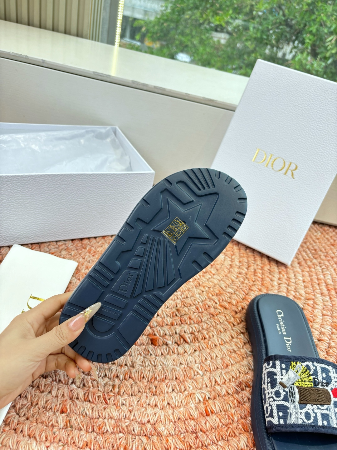 🌾代购级G133𝐃𝐢𝐎𝐑 #迪奥2026早春新款一眼就想要的一字带拖鞋凉鞋简单大方‘低调奢华！配上醒目的