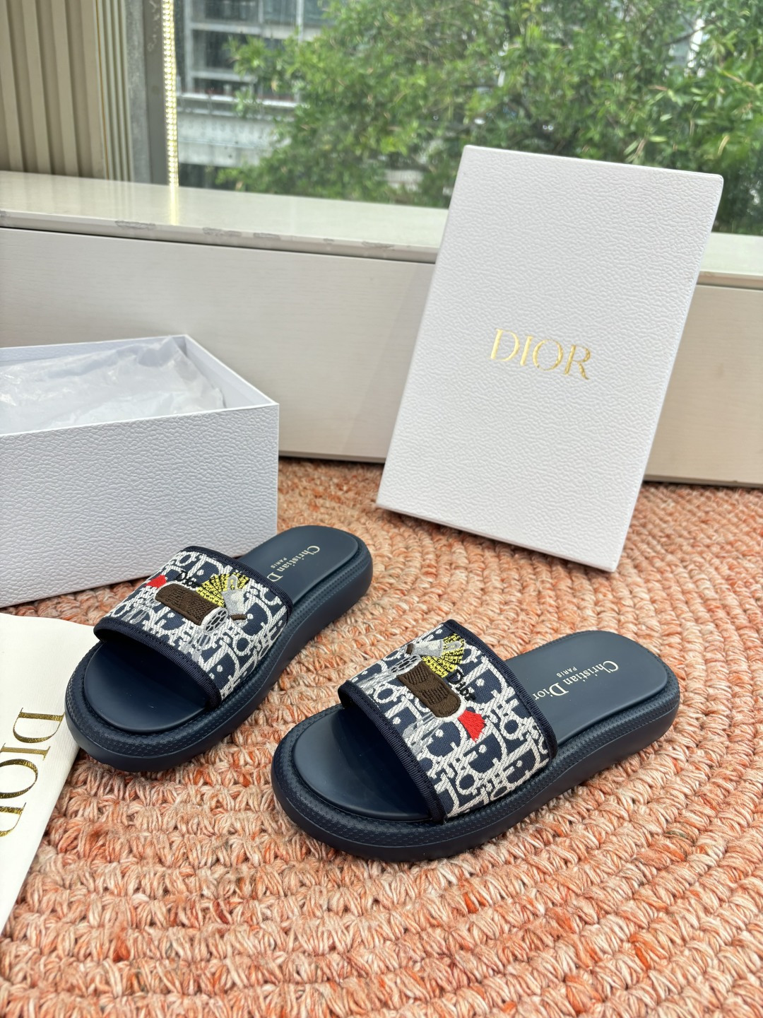 🌾代购级G133𝐃𝐢𝐎𝐑 #迪奥2026早春新款一眼就想要的一字带拖鞋凉鞋简单大方‘低调奢华！配上醒目的