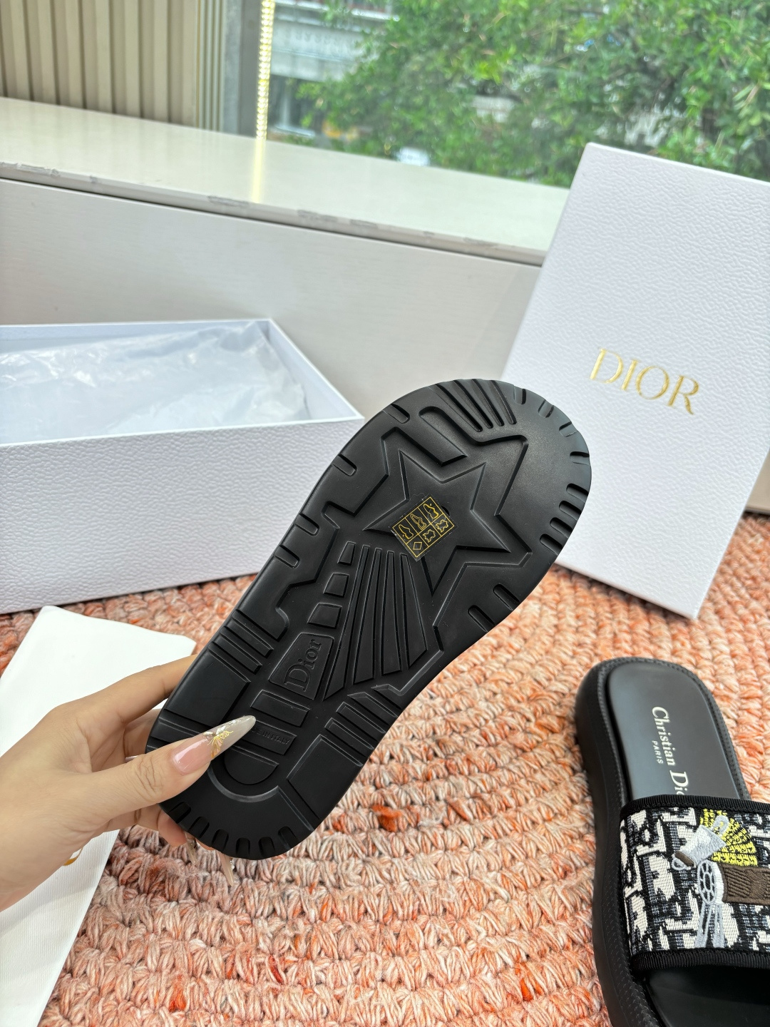 🌾代购级G133𝐃𝐢𝐎𝐑 #迪奥2026早春新款一眼就想要的一字带拖鞋凉鞋简单大方‘低调奢华！配上醒目的