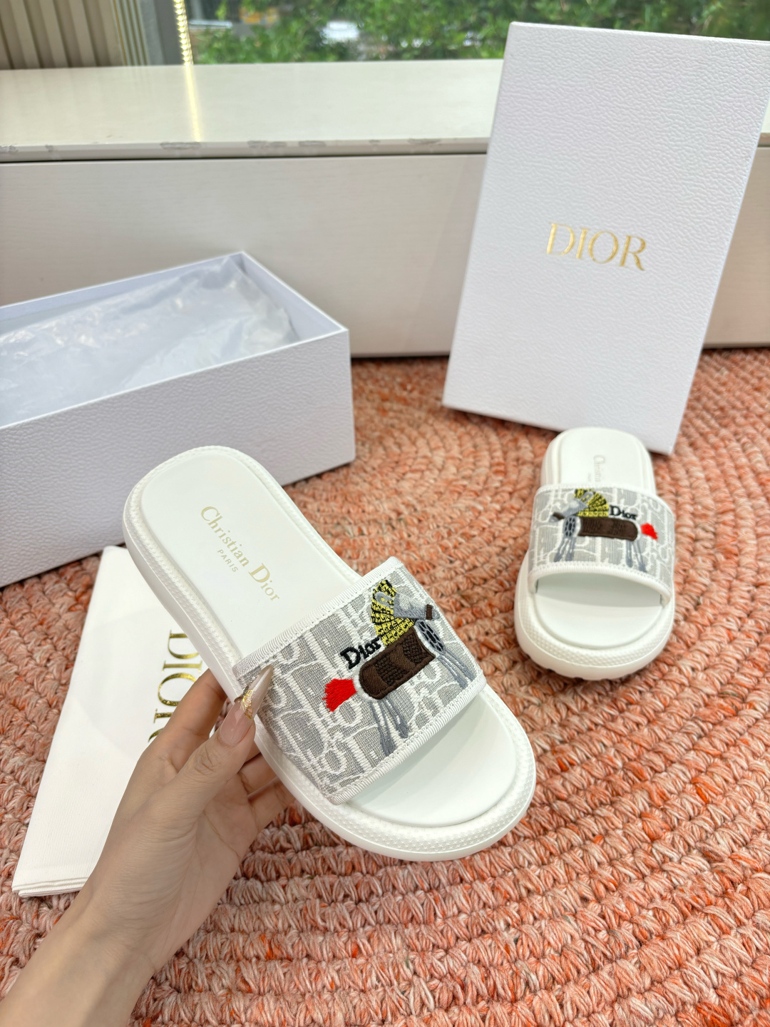 🌾代购级G133𝐃𝐢𝐎𝐑 #迪奥2026早春新款一眼就想要的一字带拖鞋凉鞋简单大方‘低调奢华！配上醒目的