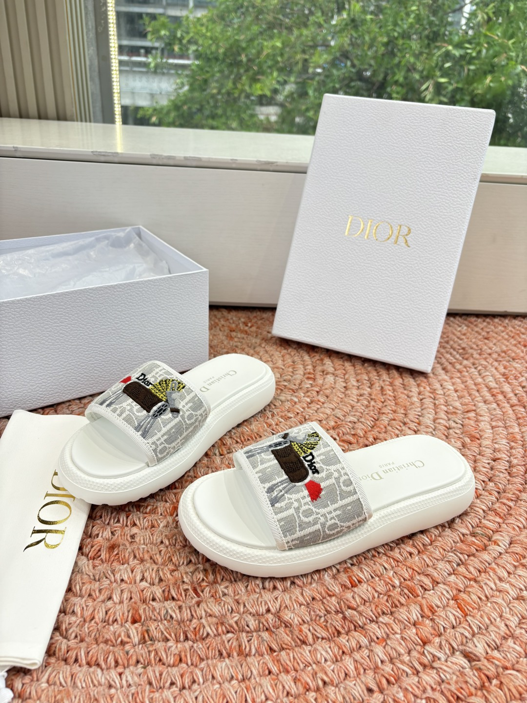 🌾代购级G133𝐃𝐢𝐎𝐑 #迪奥2026早春新款一眼就想要的一字带拖鞋凉鞋简单大方‘低调奢华！配上醒目的