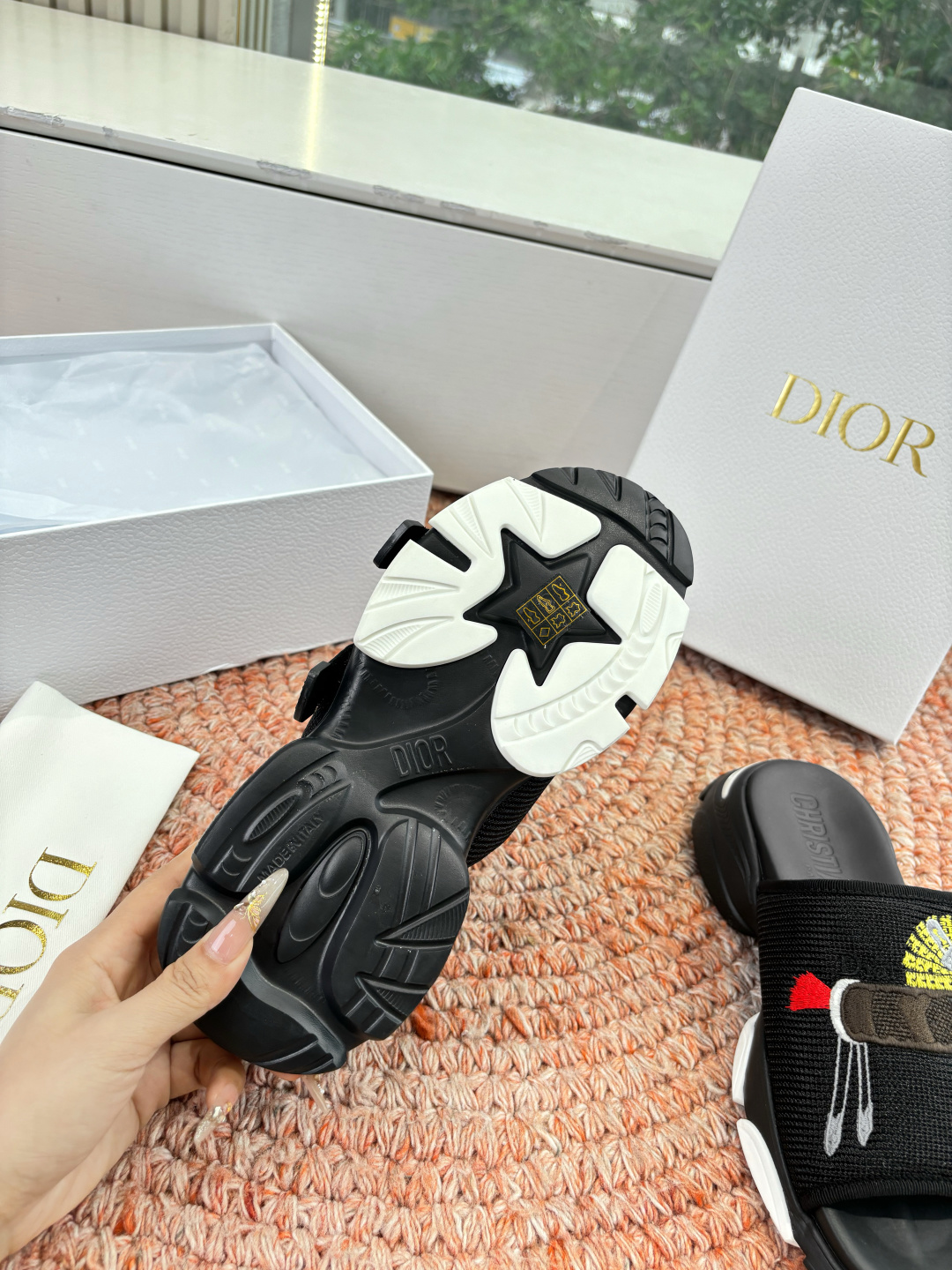 🌾代购级G133𝐃𝐢𝐎𝐑 #迪奥2026早春新款一眼就想要的一字带拖鞋凉鞋简单大方‘低调奢华！配上醒目的