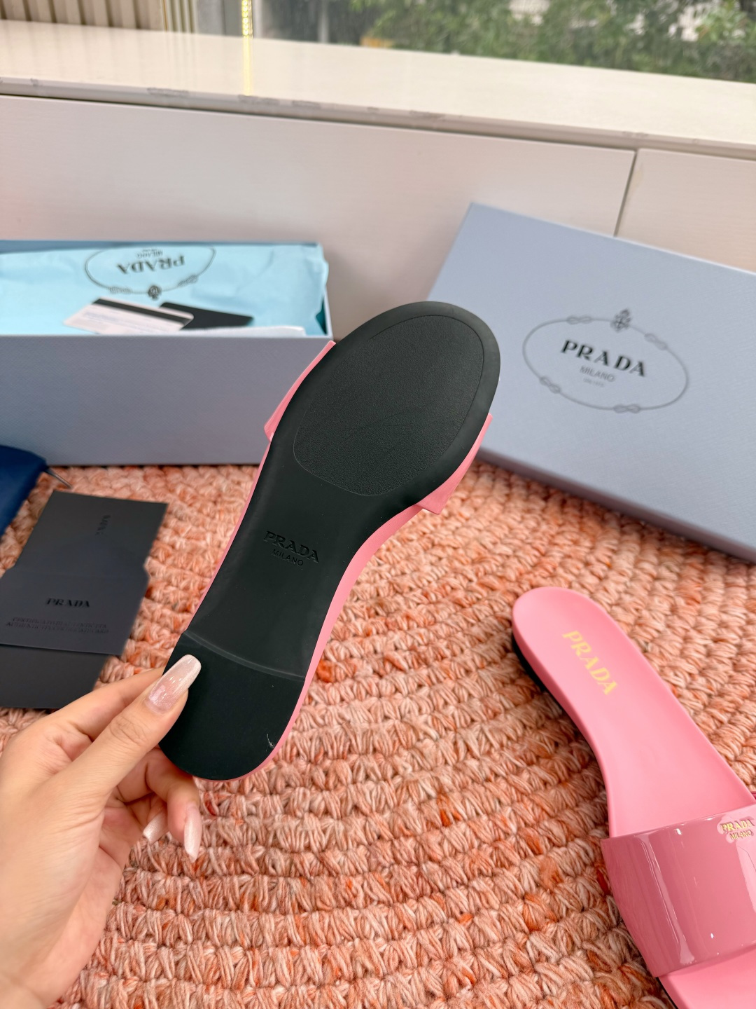 🌾G238所见即所得prada普拉达2026最新款沙滩凉鞋拖鞋让整双鞋轻便舒适 鲜艳色彩 满足不同风格时