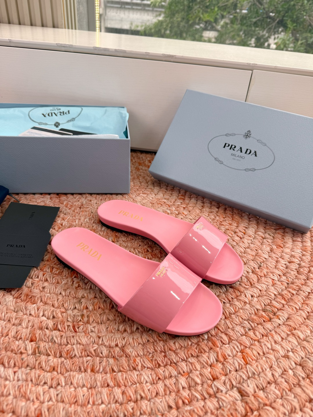 🌾G238所见即所得prada普拉达2026最新款沙滩凉鞋拖鞋让整双鞋轻便舒适 鲜艳色彩 满足不同风格时