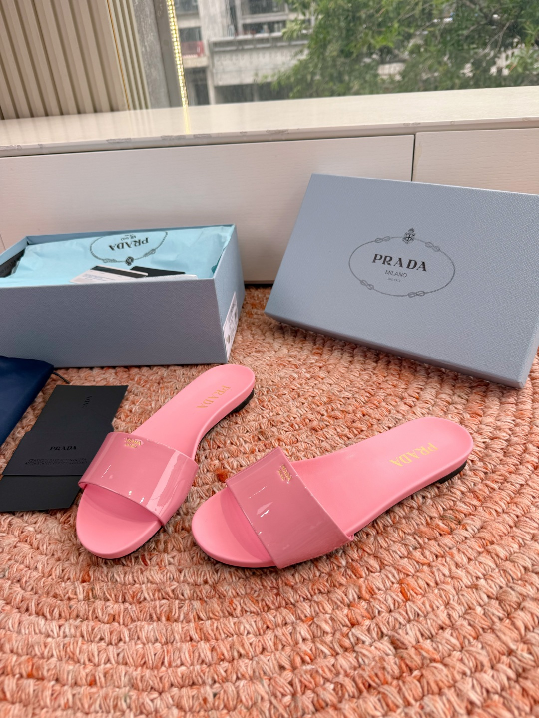 🌾G238所见即所得prada普拉达2026最新款沙滩凉鞋拖鞋让整双鞋轻便舒适 鲜艳色彩 满足不同风格时