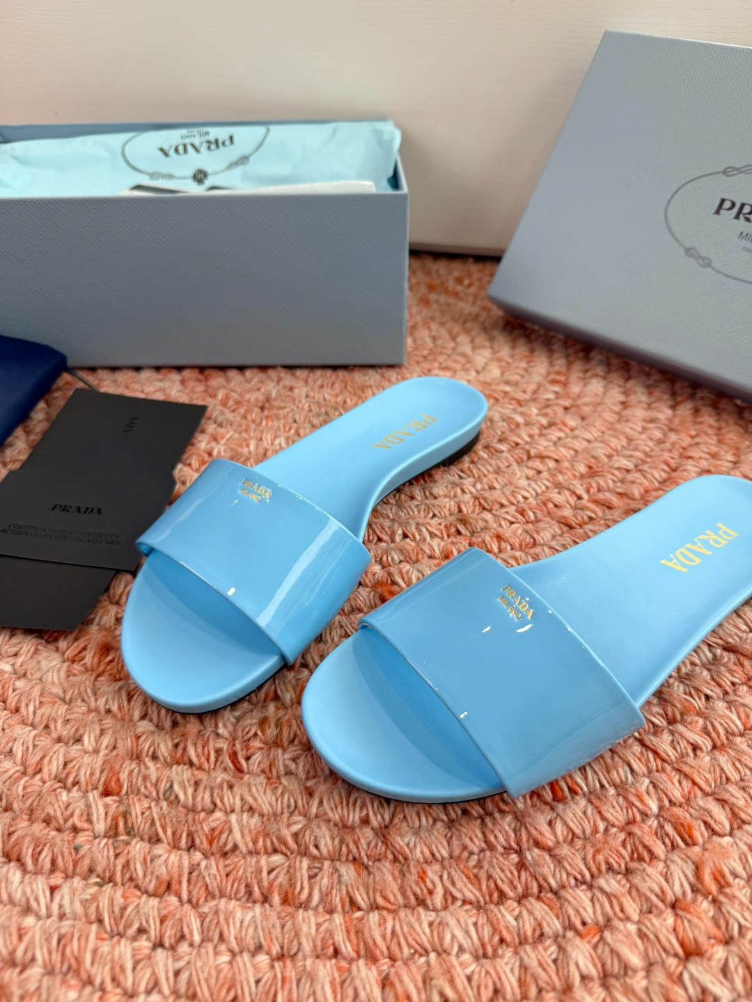 🌾G238所见即所得prada普拉达2026最新款沙滩凉鞋拖鞋让整双鞋轻便舒适 鲜艳色彩 满足不同风格时