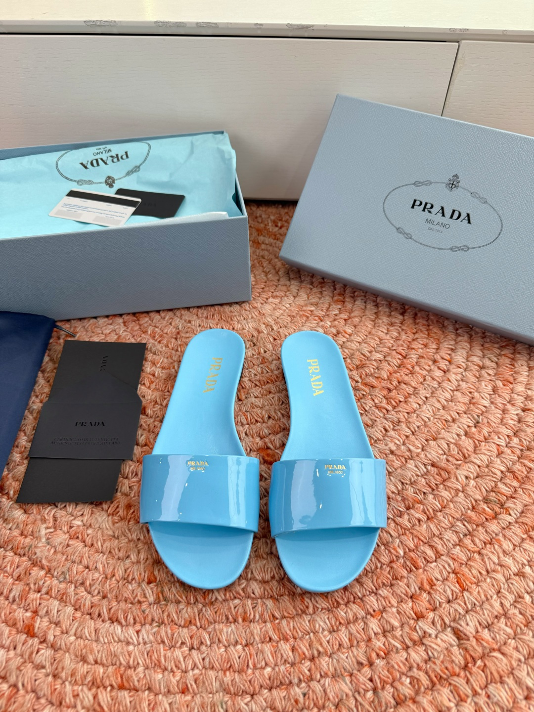 🌾G238所见即所得prada普拉达2026最新款沙滩凉鞋拖鞋让整双鞋轻便舒适 鲜艳色彩 满足不同风格时