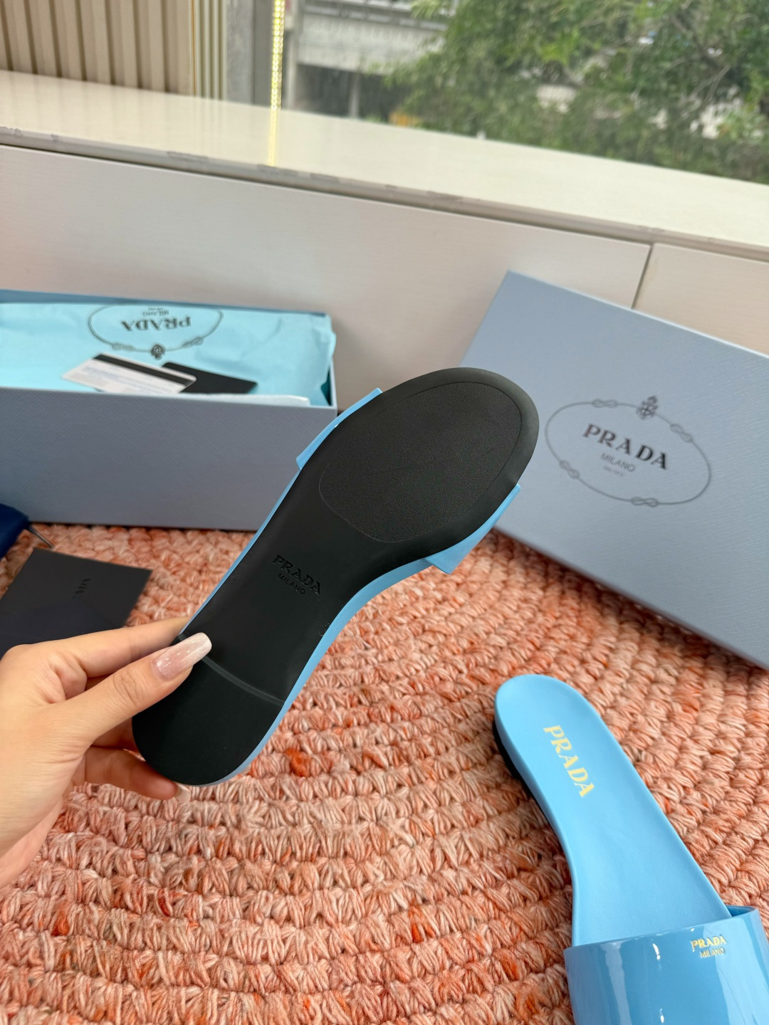 🌾G238所见即所得prada普拉达2026最新款沙滩凉鞋拖鞋让整双鞋轻便舒适 鲜艳色彩 满足不同风格时