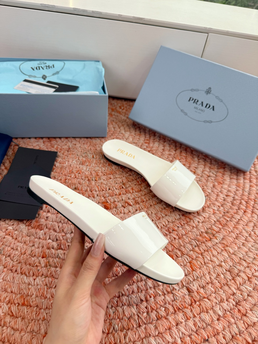 🌾G238所见即所得prada普拉达2026最新款沙滩凉鞋拖鞋让整双鞋轻便舒适 鲜艳色彩 满足不同风格时