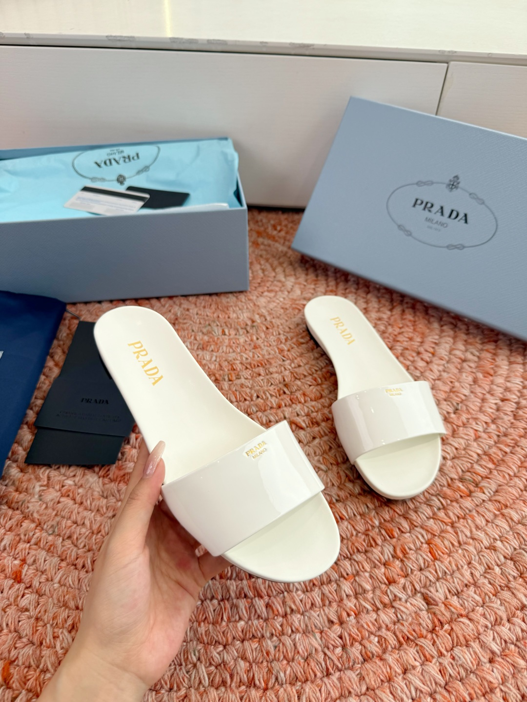 🌾G238所见即所得prada普拉达2026最新款沙滩凉鞋拖鞋让整双鞋轻便舒适 鲜艳色彩 满足不同风格时