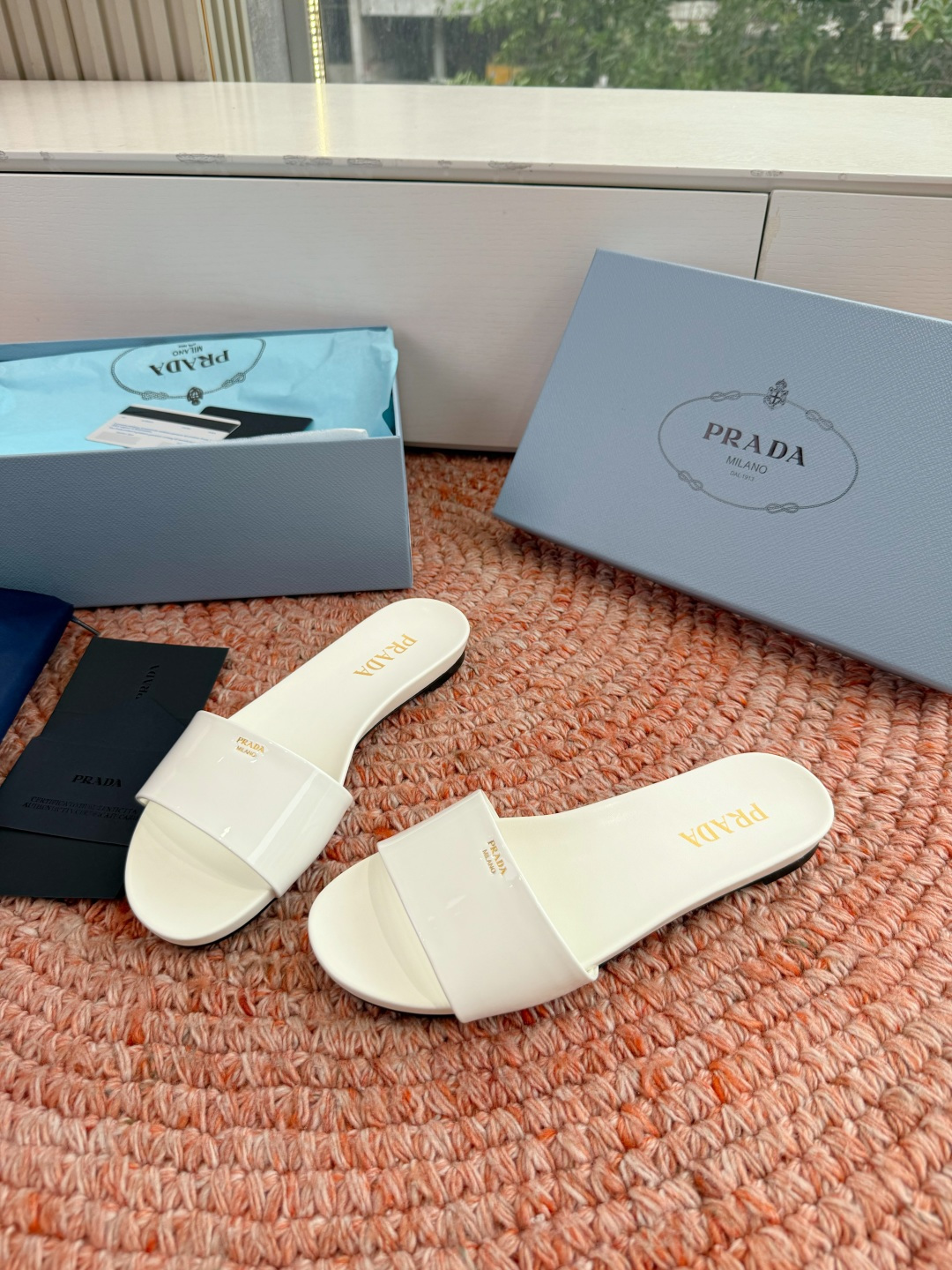 🌾G238所见即所得prada普拉达2026最新款沙滩凉鞋拖鞋让整双鞋轻便舒适 鲜艳色彩 满足不同风格时