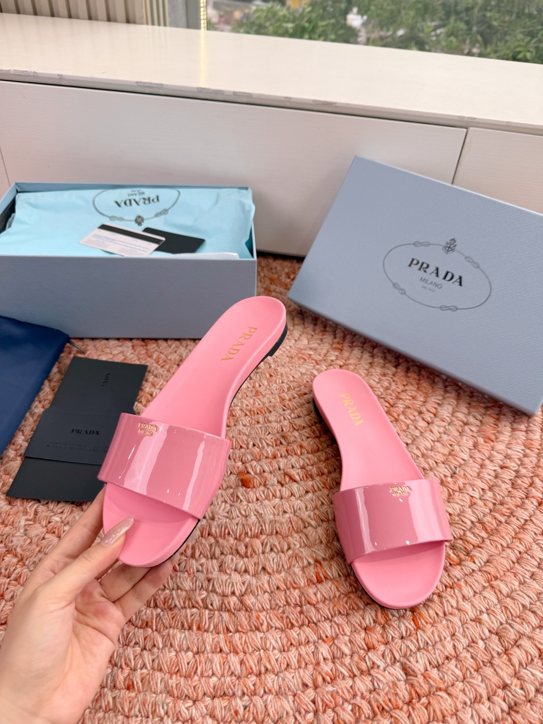 🌾G238所见即所得prada普拉达2026最新款沙滩凉鞋拖鞋让整双鞋轻便舒适 鲜艳色彩 满足不同风格时