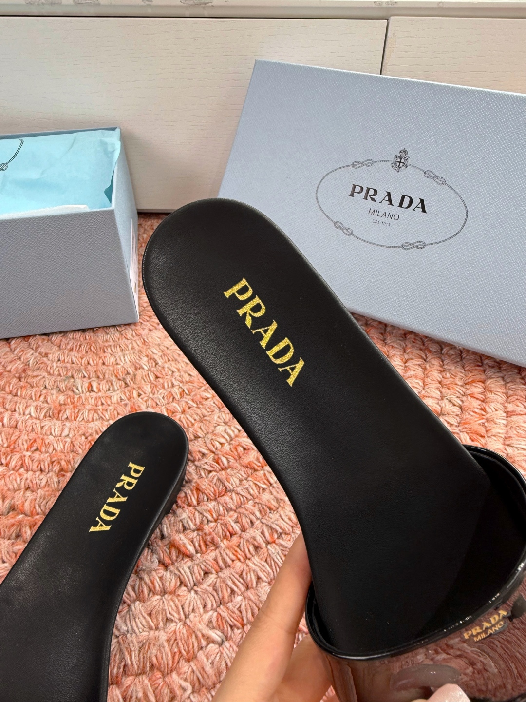 🌾G238所见即所得prada普拉达2026最新款沙滩凉鞋拖鞋让整双鞋轻便舒适 鲜艳色彩 满足不同风格时