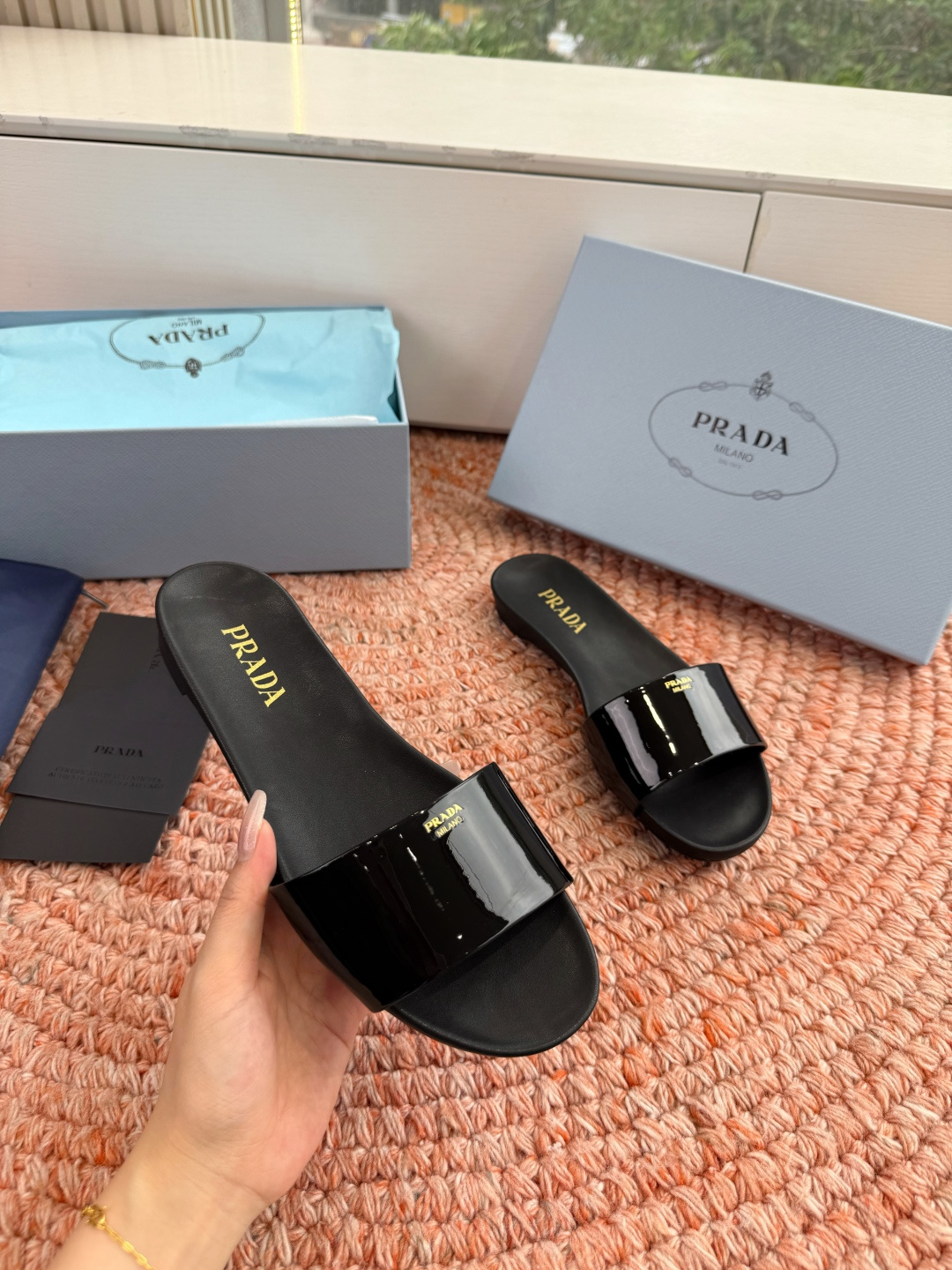🌾G238所见即所得prada普拉达2026最新款沙滩凉鞋拖鞋让整双鞋轻便舒适 鲜艳色彩 满足不同风格时
