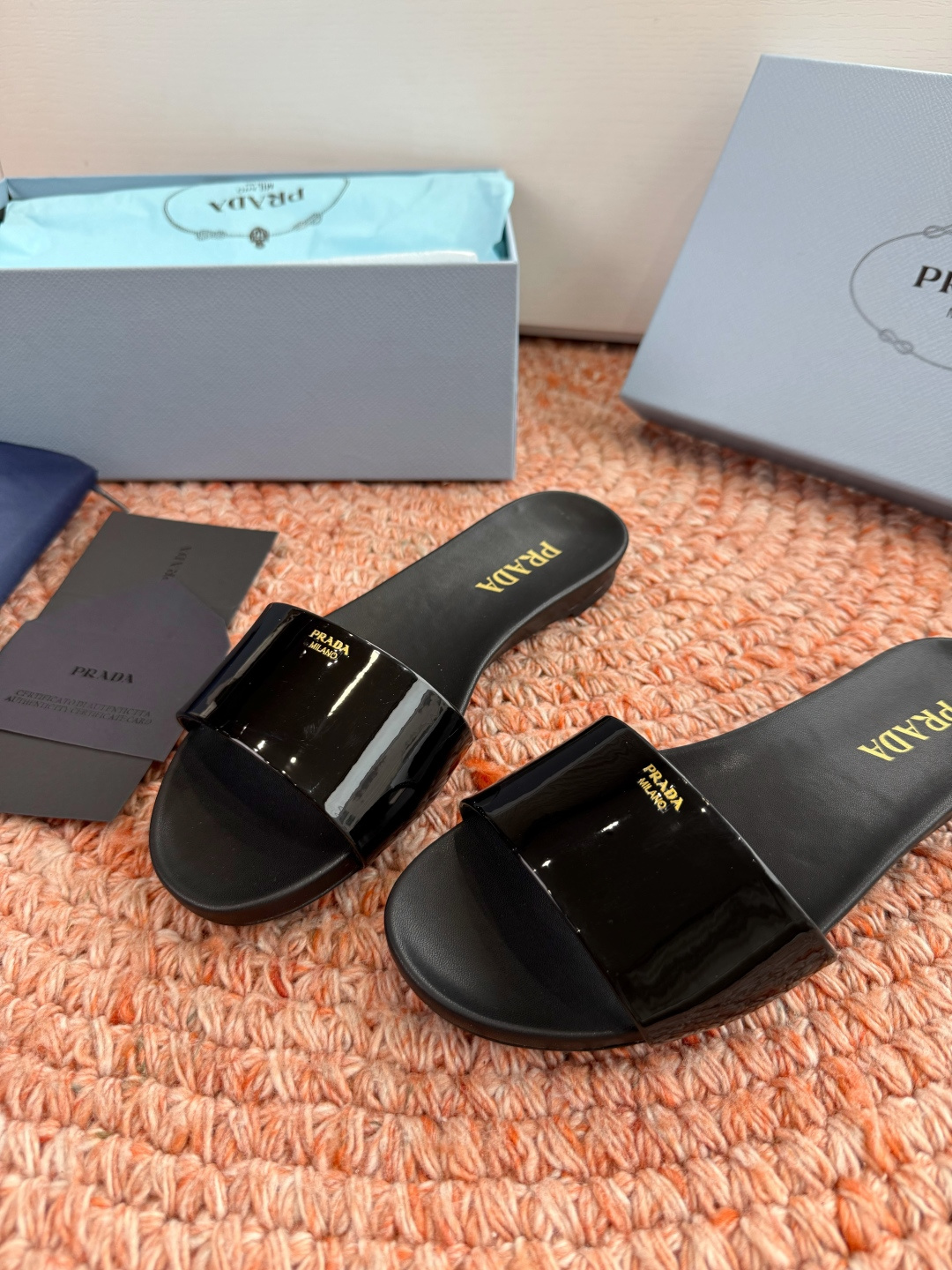 🌾G238所见即所得prada普拉达2026最新款沙滩凉鞋拖鞋让整双鞋轻便舒适 鲜艳色彩 满足不同风格时