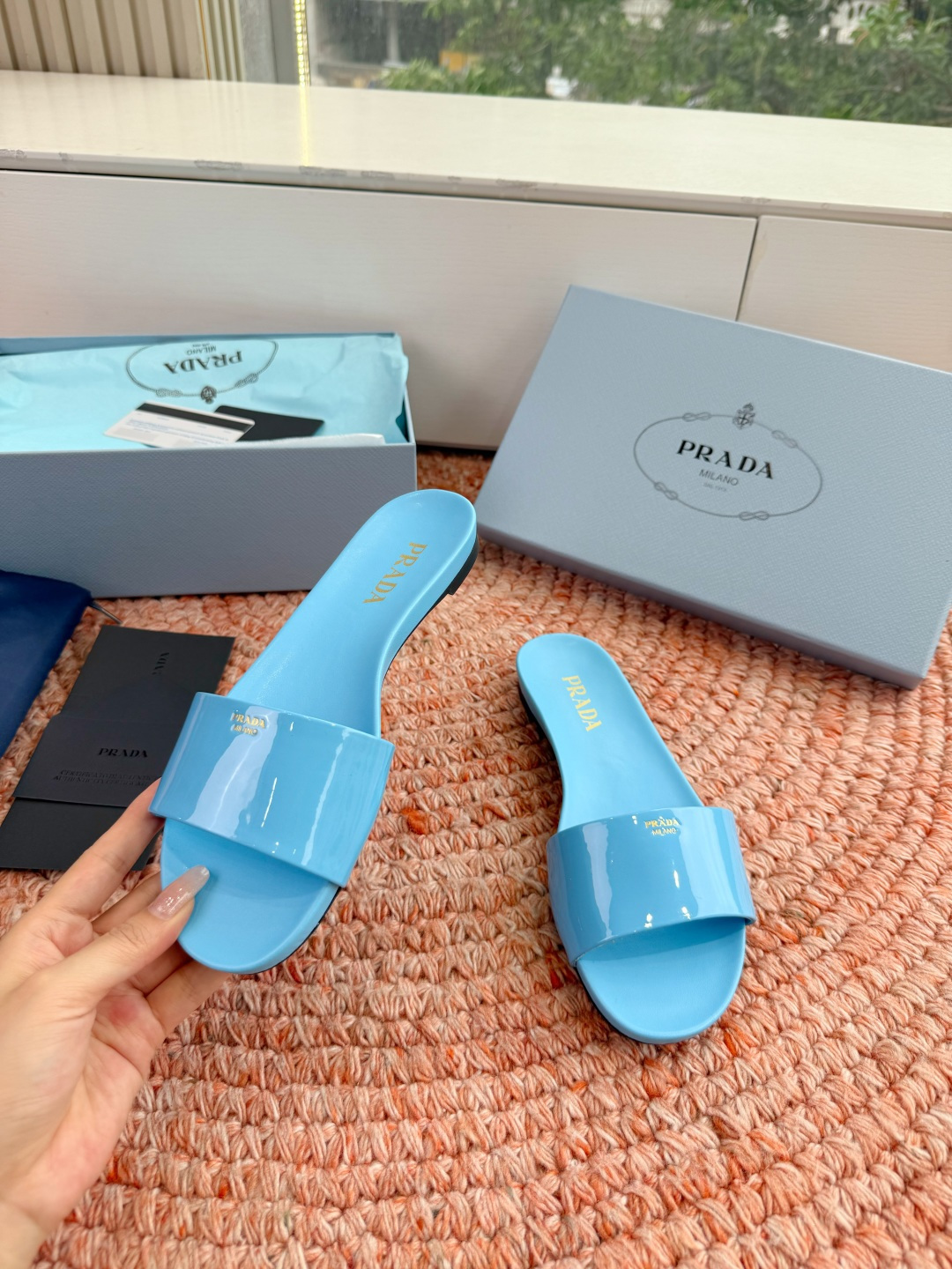 🌾G238所见即所得prada普拉达2026最新款沙滩凉鞋拖鞋让整双鞋轻便舒适 鲜艳色彩 满足不同风格时