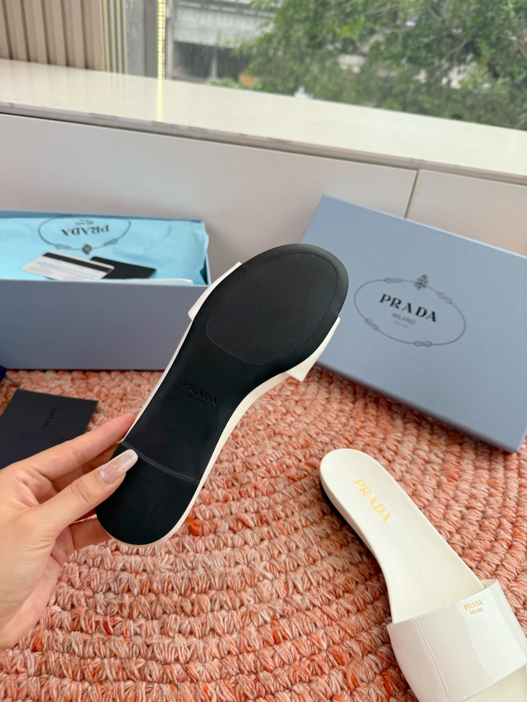 🌾G238所见即所得prada普拉达2026最新款沙滩凉鞋拖鞋让整双鞋轻便舒适 鲜艳色彩 满足不同风格时