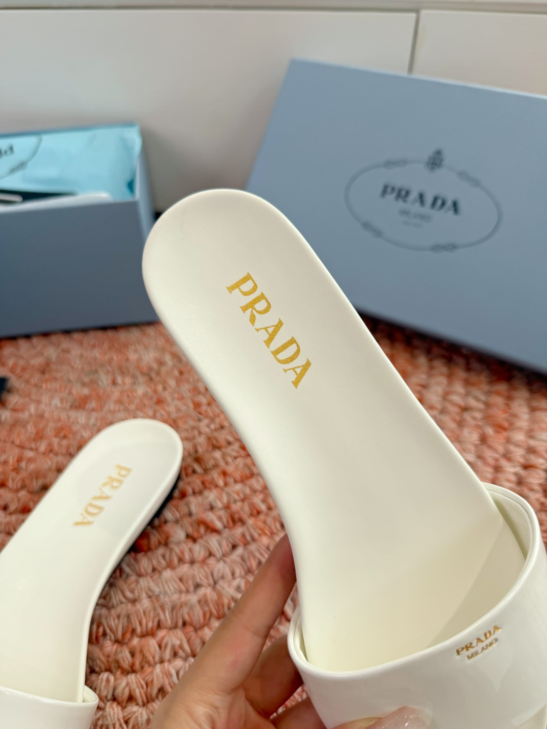 🌾G238所见即所得prada普拉达2026最新款沙滩凉鞋拖鞋让整双鞋轻便舒适 鲜艳色彩 满足不同风格时